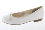 Дамски равни елегантни обувки Ara бели