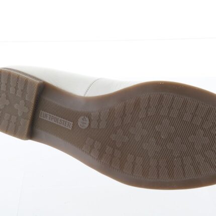 Дамски равни елегантни обувки Ara бели