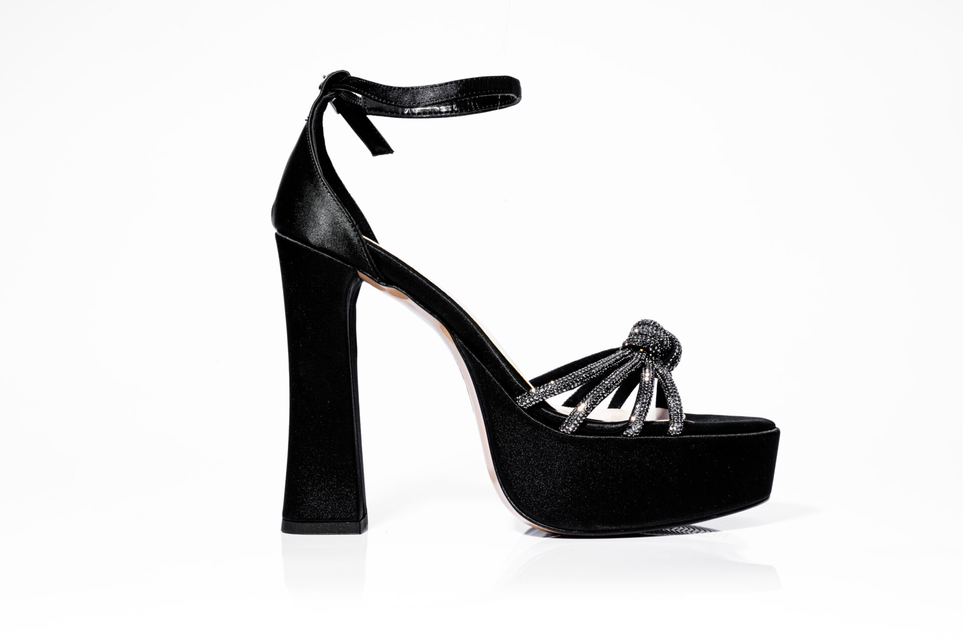 Дамски сандали на висок ток Yoncy черни Дамски сандали на висок ток Yoncy черни