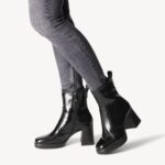 Дамски боти на ток Tamaris Touch it черни