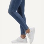 Дамски спортни обувки Caprice естествена кожа бели